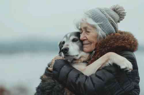 Deze oma weet raadt met de jeuk bij haar hond